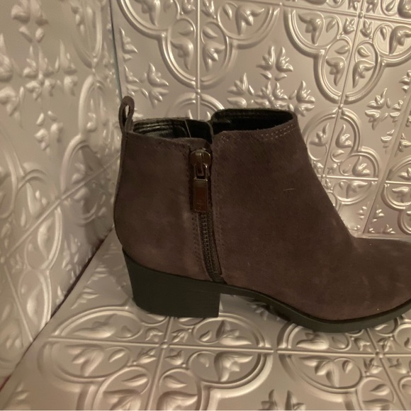 NWOT Macy’s Kenneth Cole Ankle Boots - Picture 3 of 5